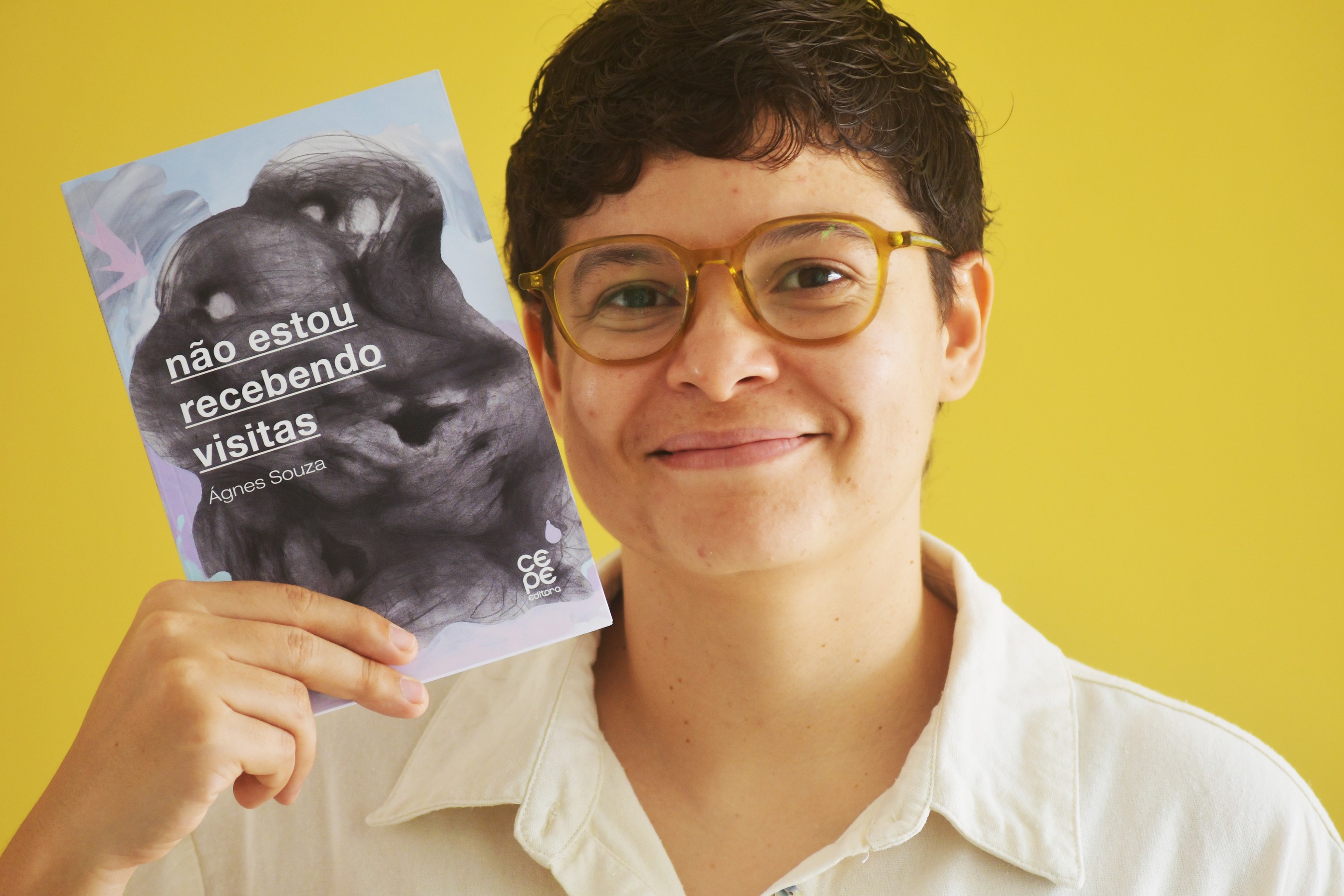 imagem do Não estou recebendo visitas traz um relato poético sobre mudanças e perdas